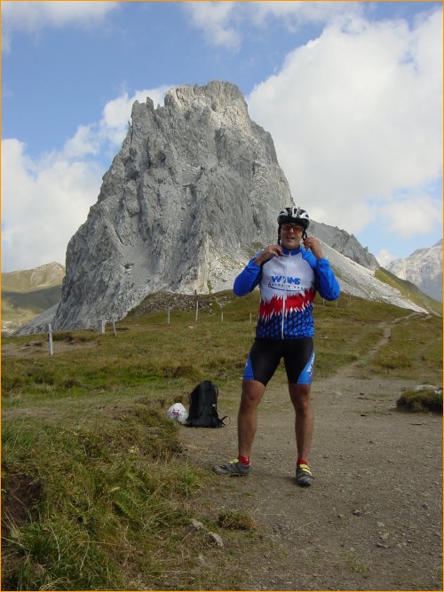 auf dem cavelljoch mit blick zu den kirchlispitzen.